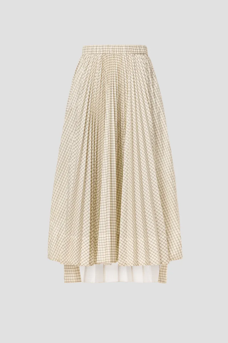 A person wearing a shirt