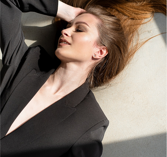 A person wearing a shirt